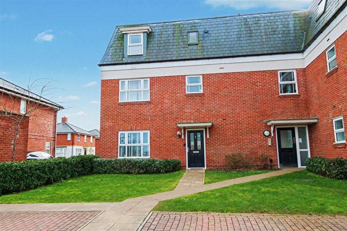 2 Bedroom Flat For Sale In Heath Way, Shenley, WD7
