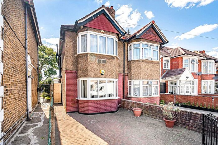 3 Bedroom Semi Detached House For Sale In Hibernia Road, Hounslow, TW3