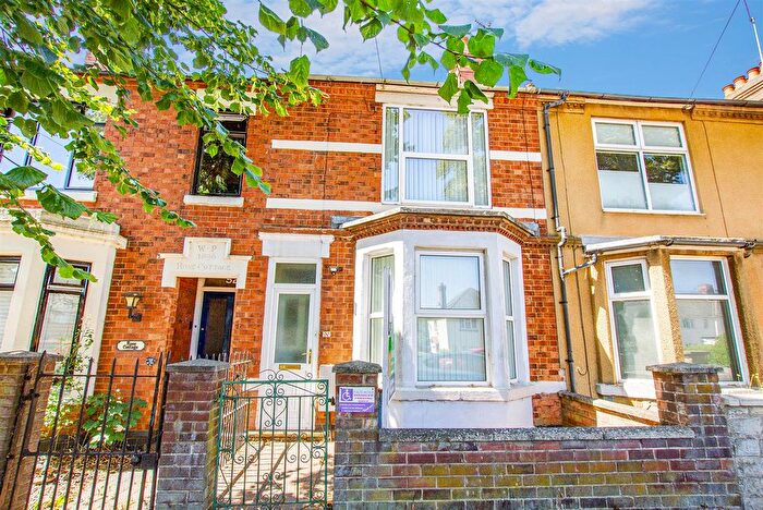 2 Bedroom Terraced House To Rent In Windmill Avenue, Kettering, NN16