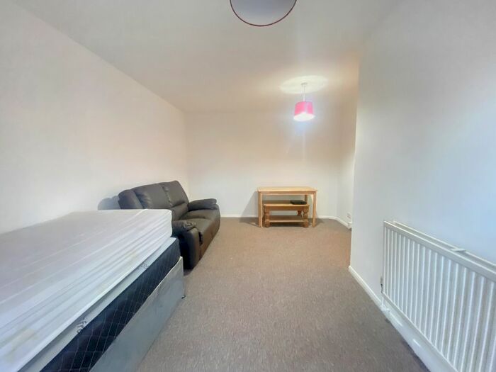1 Bedroom Studio To Rent In Ryeland Close, West Drayton, Middlesex, UB7
