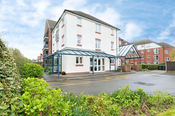 1 Bedroom Flat For Sale In Stour Road, Christchurch, BH23