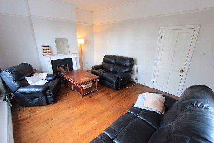 2 Bedroom Apartment To Rent In Castle Road, London, N12