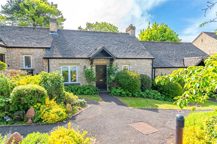 2 Bedroom Bungalow For Sale In Station Road, Broadway, Worcestershire, WR12