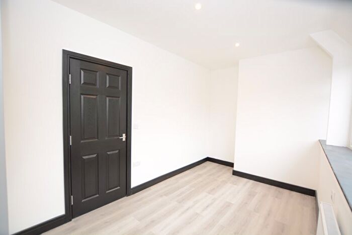 2 Bedroom Flat To Rent In Burkes Parade, Beaconsfield, HP9