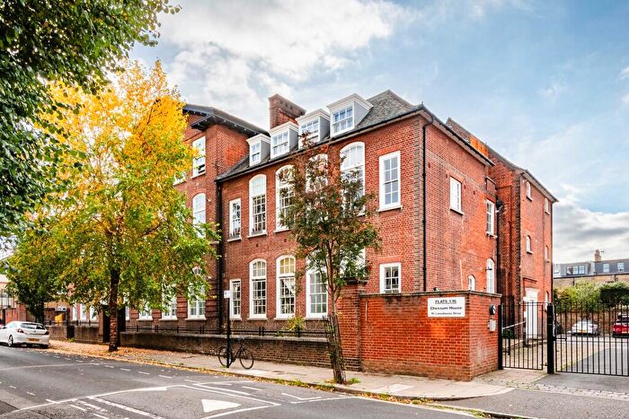 2 Bedroom Apartment For Sale In Lansdowne Drive, E8