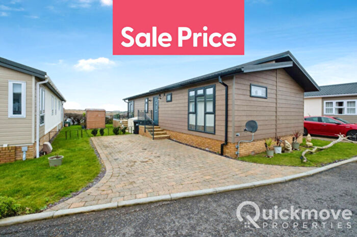 2 Bedroom Park Home For Sale In Milford-On-Sea, Hampshire, SO41