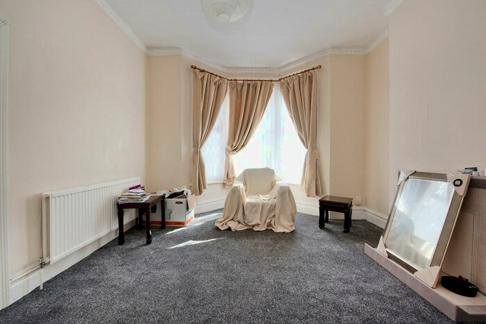 1 Bedroom Ground Flat To Rent In Amott Road, London, SE15