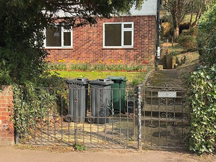 2 Bedroom Flat To Rent In Hemdean Road, Caversham, RG4