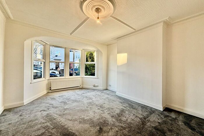 1 Bedroom Flat To Rent In Fairmead Ave, Westcliff-on-Sea, SS0