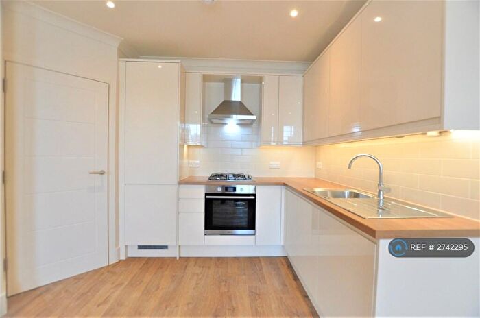 1 Bedroom Flat To Rent In High Road, London, N2