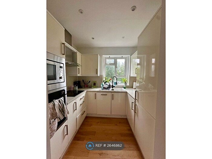 2 Bedroom Flat To Rent In Varndean Road, Brighton, BN1