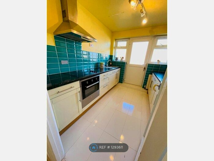 2 Bedroom Maisonette To Rent In Victoria Road, Ruislip, HA4