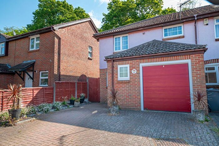 3 Bedroom End Of Terrace House For Sale In Amethyst Grove, Waterlooville, PO7