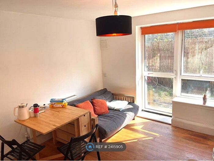 2 Bedroom Flat To Rent In Cowper House, London, SE17