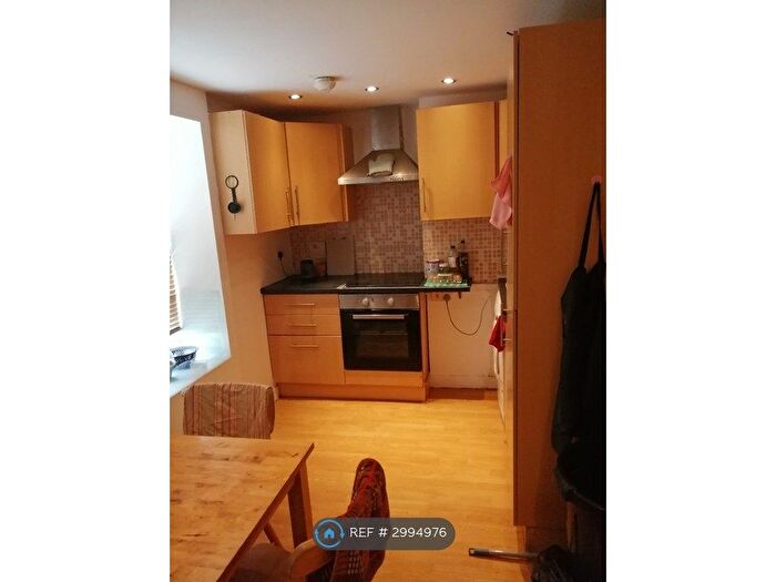 2 Bedroom Flat To Rent In Clive Road, Canton, Cardiff, CF5