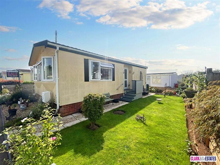 2 Bedroom Park Home For Sale In Second Avenue, Newport Park, Topsham, EX2