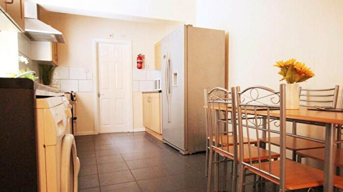 6 Bedroom Flat To Rent In Ashfield Road, Manchester, M13