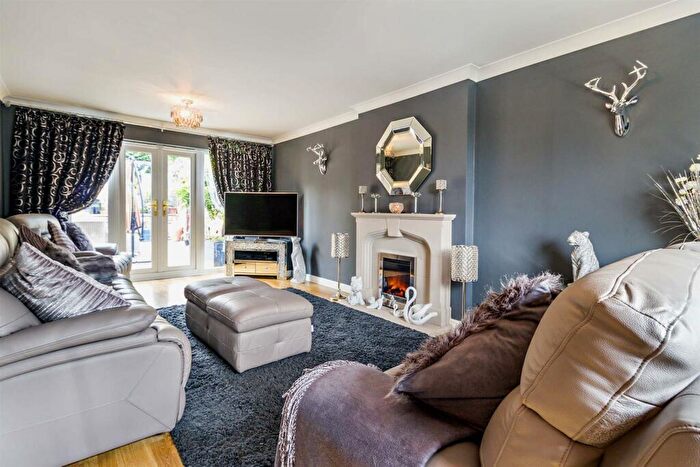 5 Bedroom Detached House For Sale In St Peters Heights, Old Edlington, Doncaster, DN12