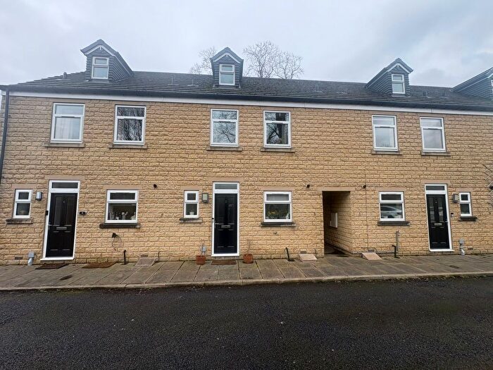 4 Bedroom Terraced House For Sale In Sunfield Mews, Stanningley, Pudsey, LS28