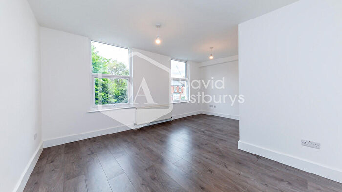 Apartment To Rent In West Green Road, Turnpike Lane, London, N15