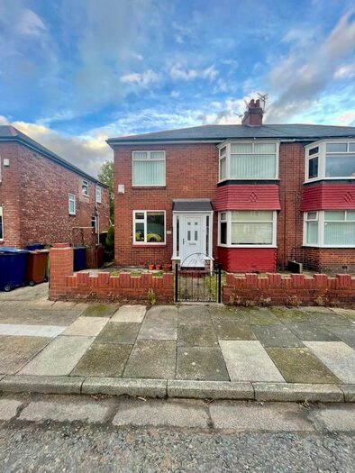 2 Bedroom Flat To Rent In Bosworth Gardens, Newcastle Upon Tyne, NE6