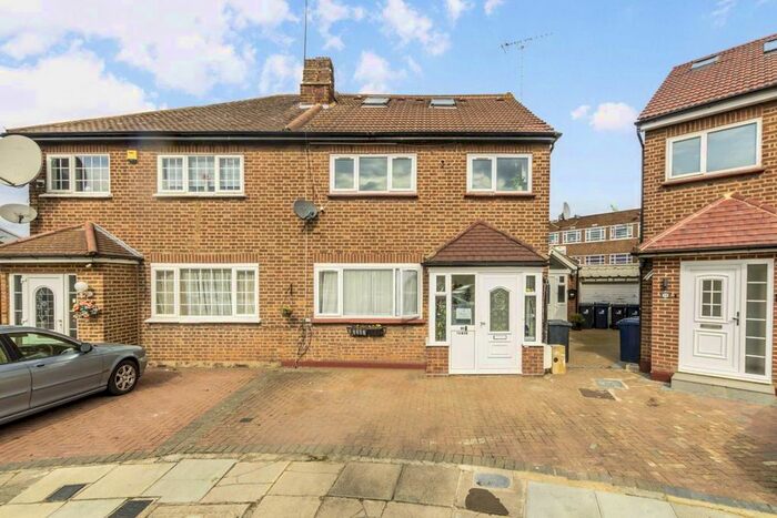 3 Bedroom Flat To Rent In Iveagh Avenue, London, NW10