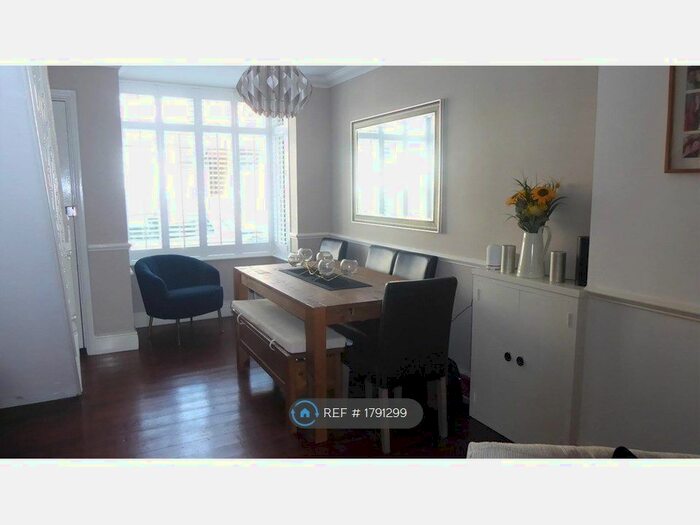 2 Bedroom Terraced House To Rent In Grover Road, Watford, WD19