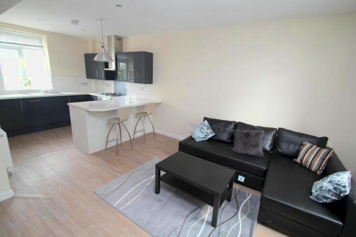 1 Bedroom Flat To Rent In King Lane, Moortown, Leeds LS17