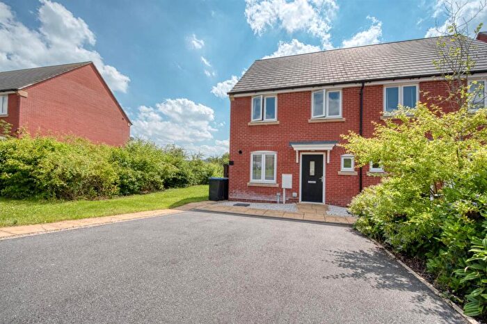 4 Bedroom Semi-Detached House For Sale In Portway Drive, Matlock, DE4