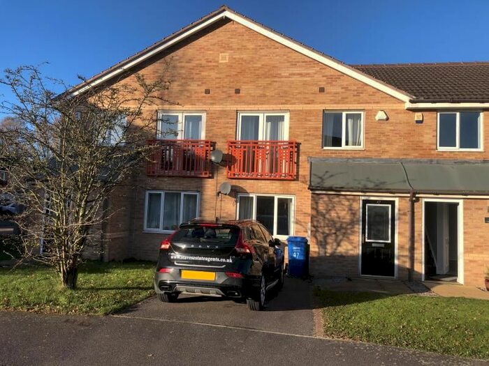 3 Bedroom Town House To Rent In Wain Avenue, Chesterfield, Derbyshire S41