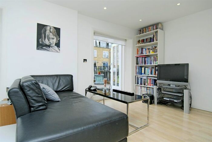 Studio To Rent In Queens Gardens, London, W2