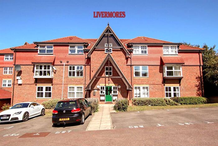 2 Bedroom Flat To Rent In Grange Crescent, Dartford, Kent., DA2