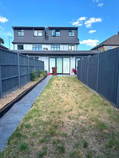 2 Bedroom Maisonette To Rent In Kenton Lane, Harrow, HA3