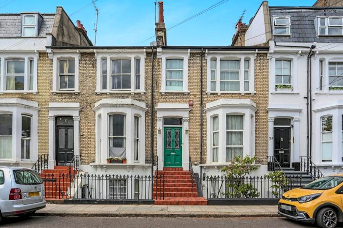 4 Bedroom Flat To Rent In Earls Court Gardens, London, SW5