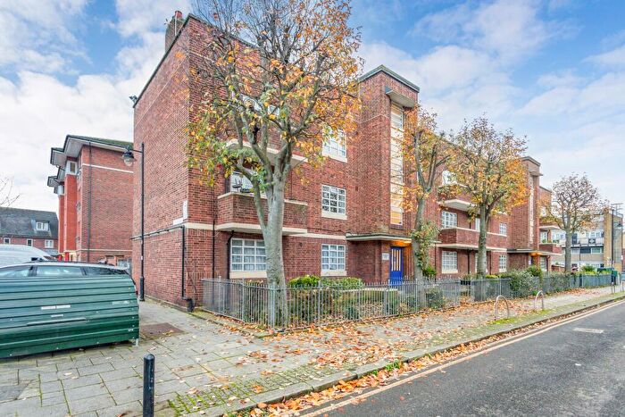 2 Bedroom Flat To Rent In Skeltons Lane, London, E10