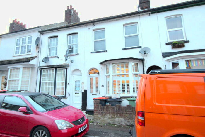 2 Bedroom Terraced House To Rent In Waterlow Road -, LU6