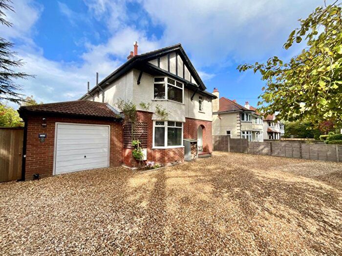 4 Bedroom Detached House For Sale In Littledown Avenue, Bournemouth, BH7