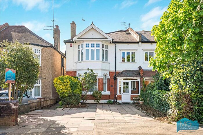 5 Bedroom Semi Detached House For Sale In Leicester Road, Barnet, EN5
