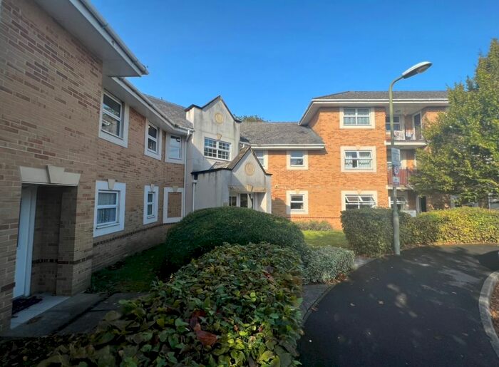 1 Bedroom Flat To Rent In International Way, Sunbury-On-Thames, TW16