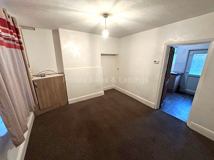 2 Bedroom Semi-Detached House To Rent In High Street, Gainsborough, DN21