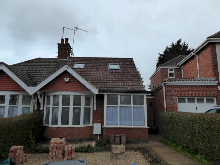 4 Bedroom Semi-Detached Bungalow To Rent In Kingsley Road, Northampton, NN2