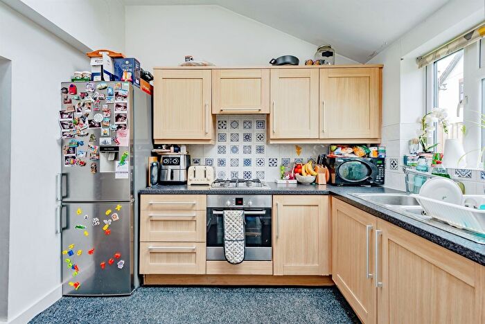 3 Bedroom End Of Terrace House For Sale In Hollis Row, Common Road, Redhill, RH1