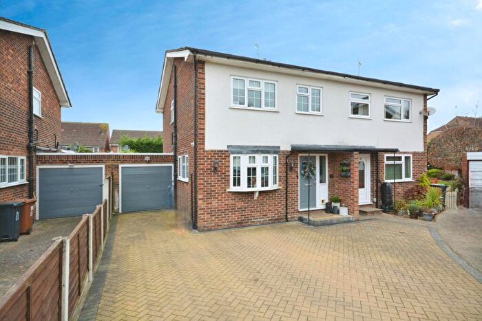 3 Bedroom Semi Detached House For Sale In Holme Road, Hatfield, AL10