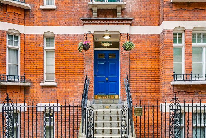 2 Bedroom Flat To Rent In Gilbert Street, Marylebone, W1K