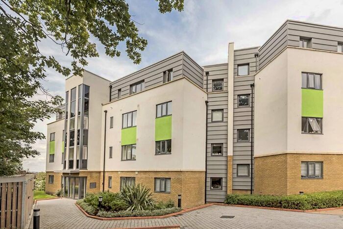 2 Bedroom Flat To Rent In Hythe Road, Surbiton, KT6