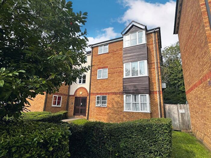 2 Bedroom Apartment For Sale In Chagny Close, Letchworth Garden City, SG6