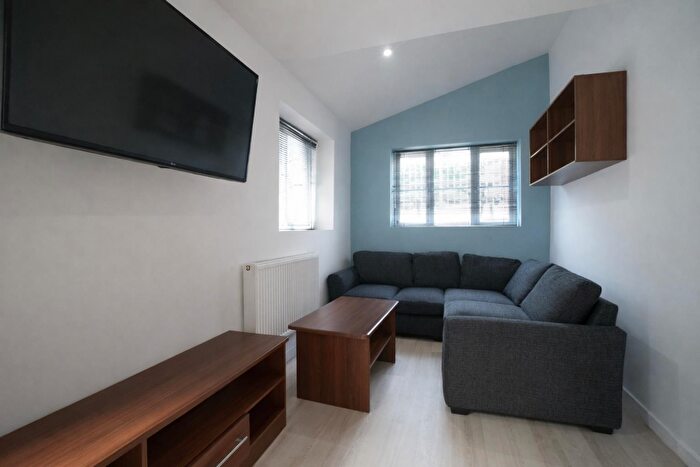 9 Bedroom House To Rent In College Road, Bangor, LL57