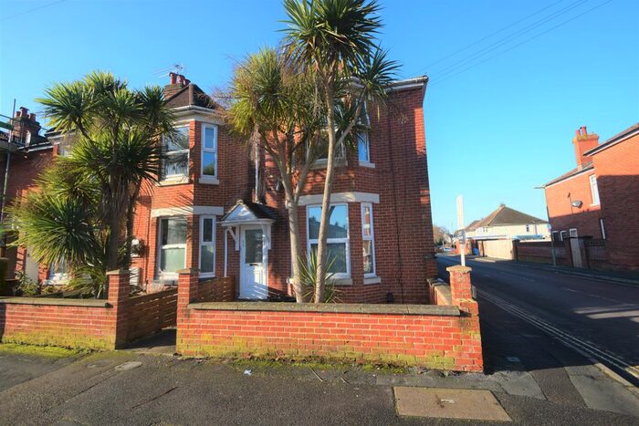 2 Bedroom Flat To Rent In Archers Road, Eastleigh SO50