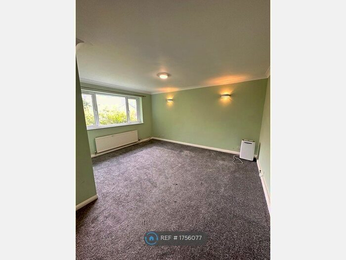2 Bedroom Flat To Rent In Ashford, Ashford, TW15