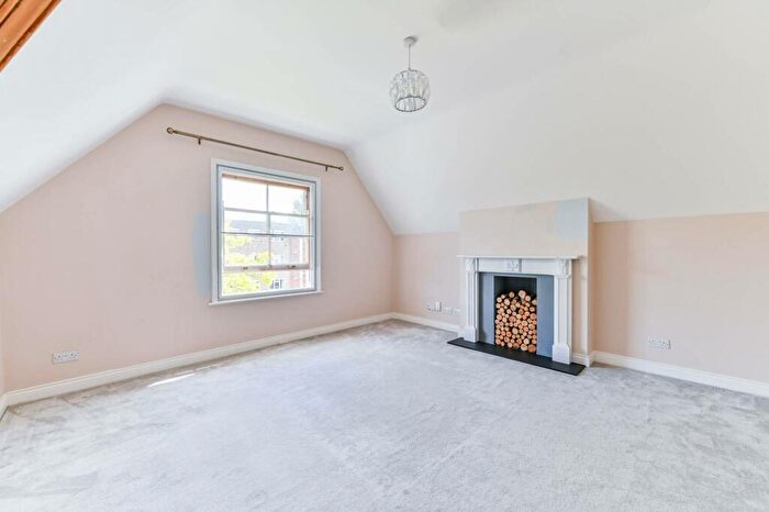 2 Bedroom Flat To Rent In Stanley Road, Sutton, SM2